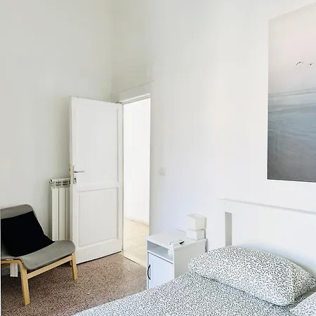 Residenza Caracciolo 3* נאפולי